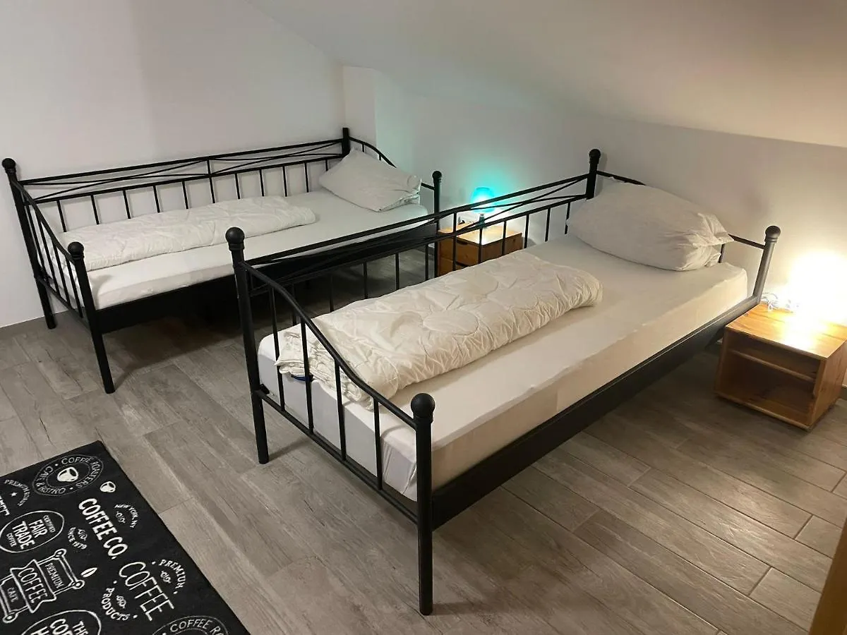 Apartman Monteursunterkunft Egenhofen - Fitters' Accommodation With Shared Kitchen